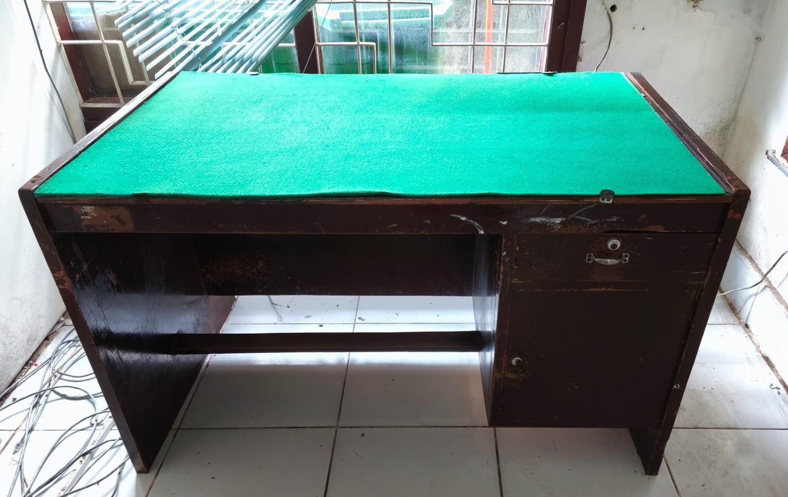 Meja kerja kayu sederhana 1 laci